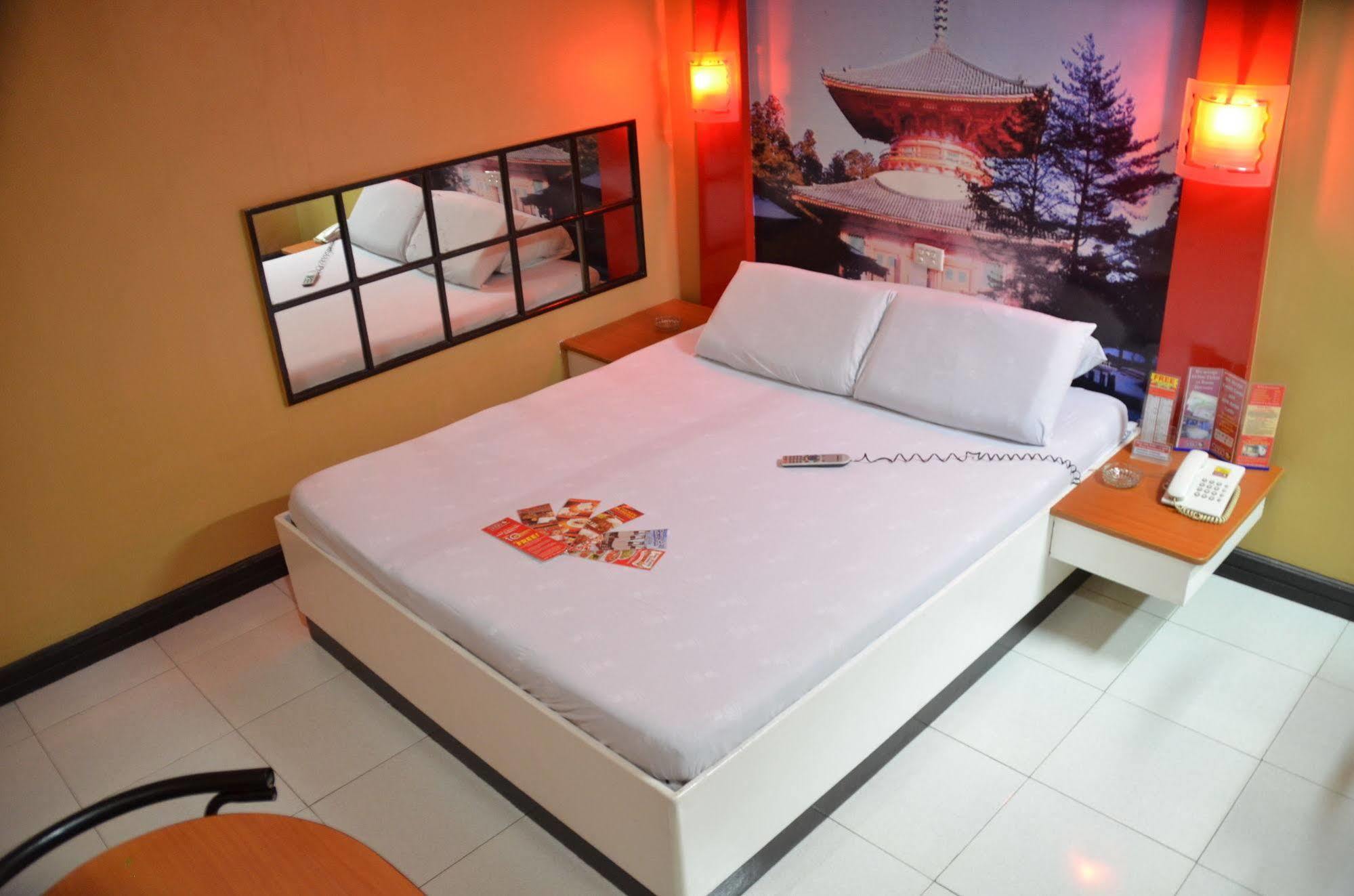 Hotel Sogo Edsa Caloocan Eksteriør billede