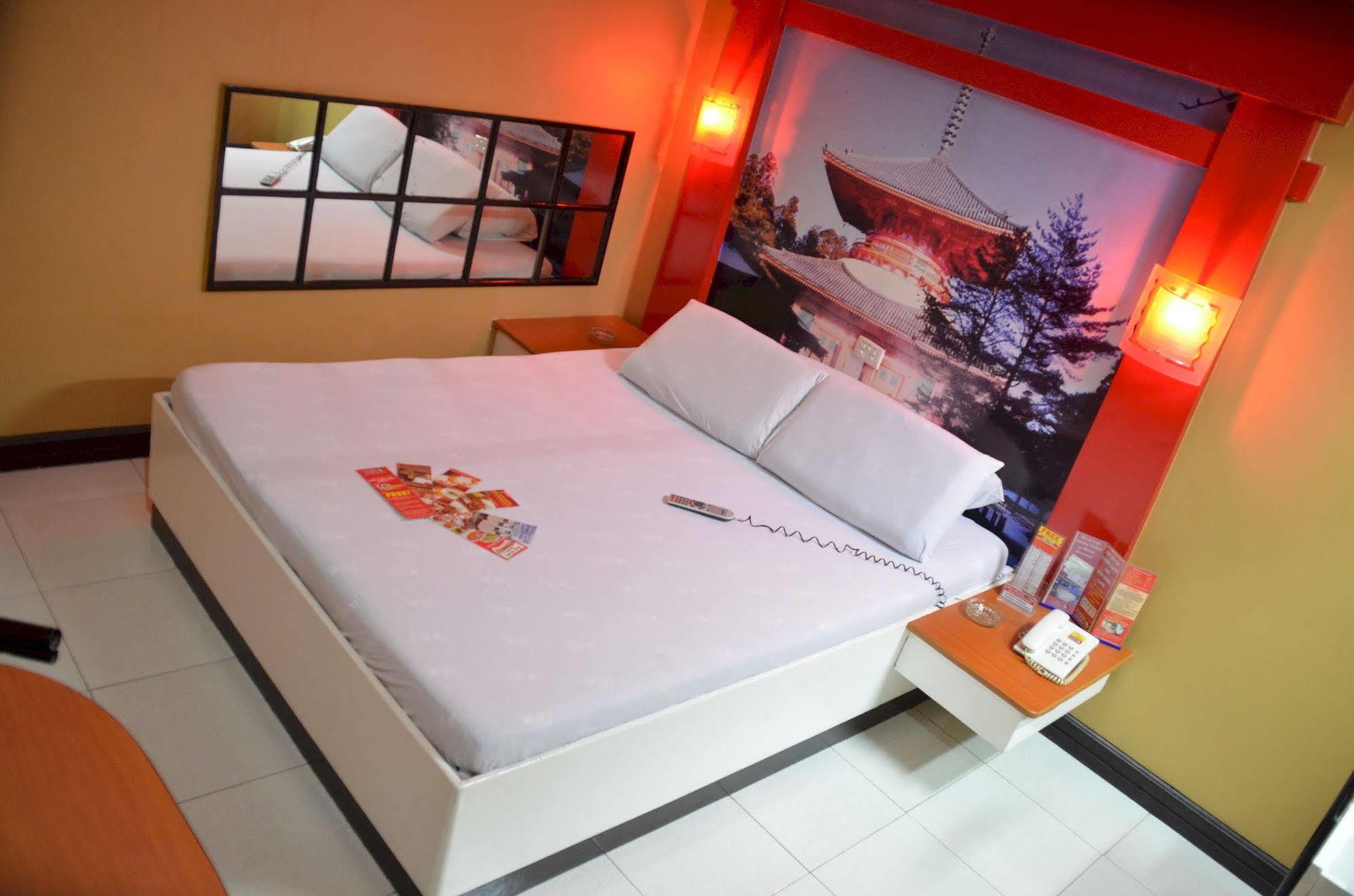 Hotel Sogo Edsa Caloocan Eksteriør billede
