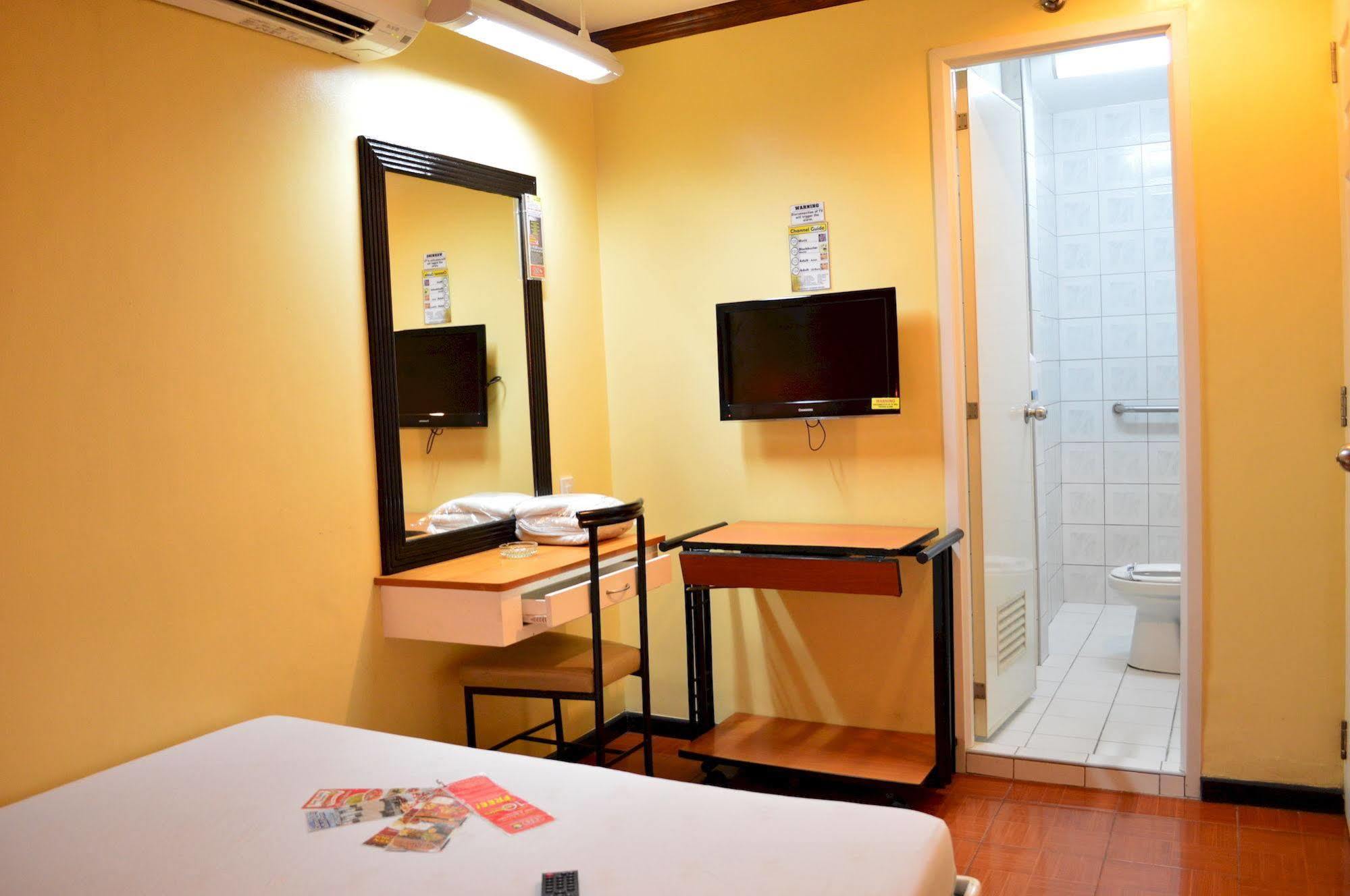 Hotel Sogo Edsa Caloocan Eksteriør billede