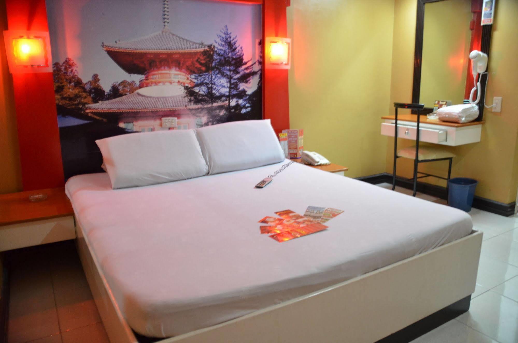 Hotel Sogo Edsa Caloocan Eksteriør billede