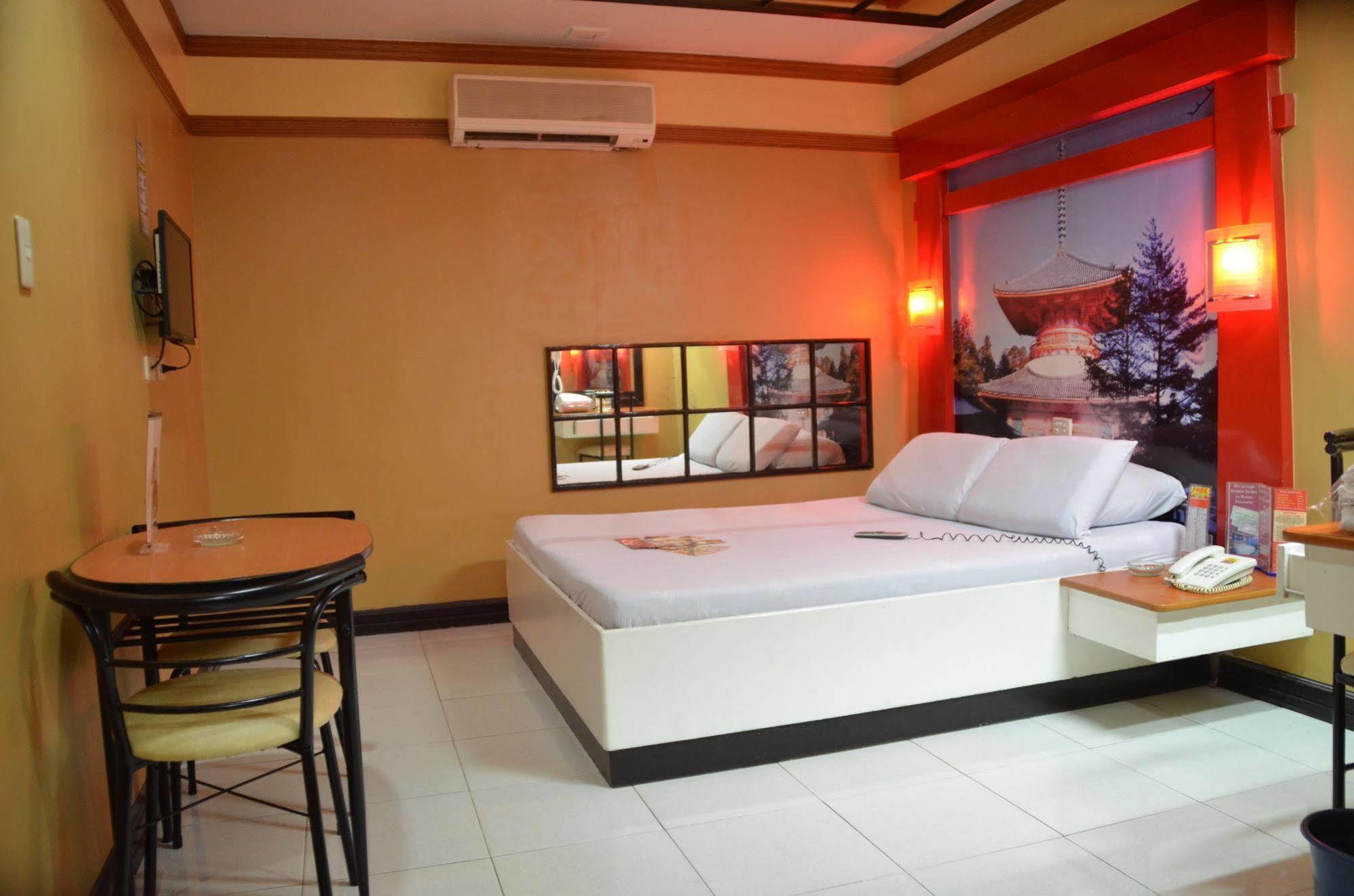 Hotel Sogo Edsa Caloocan Eksteriør billede